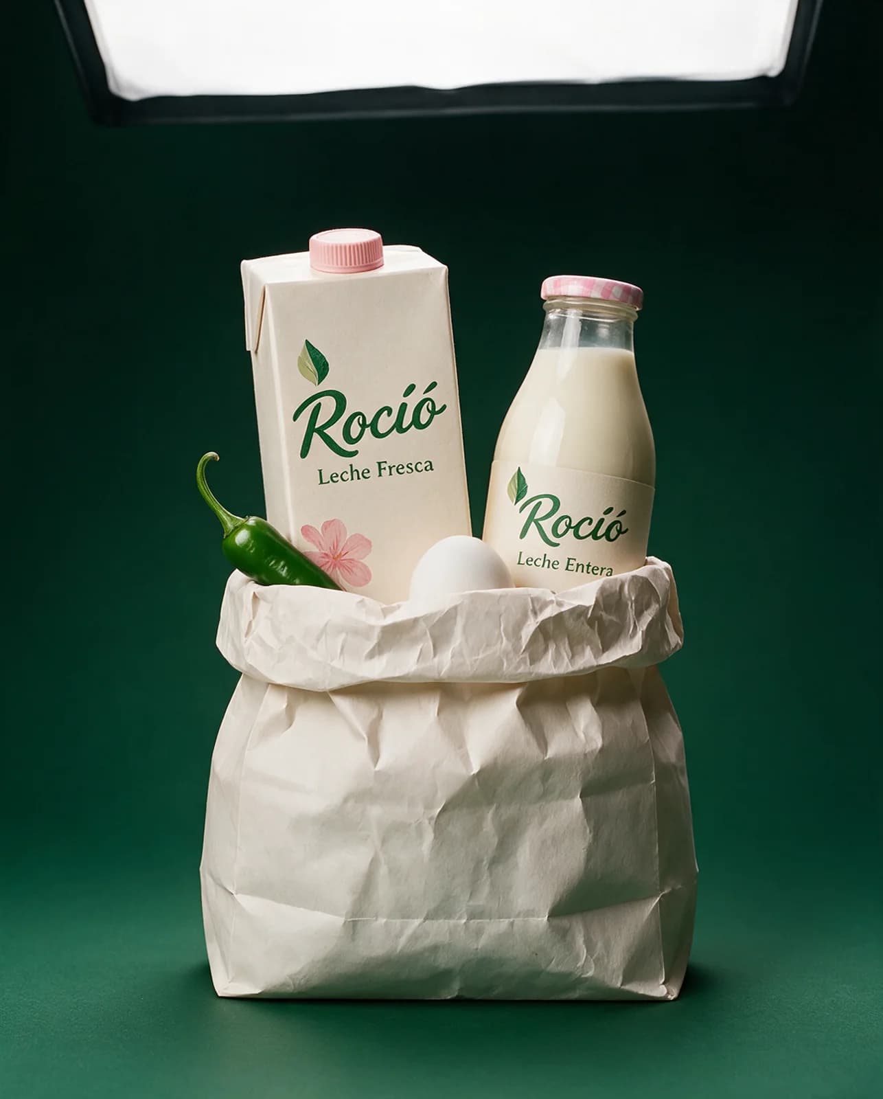 Bolsa de papel con leche y chile